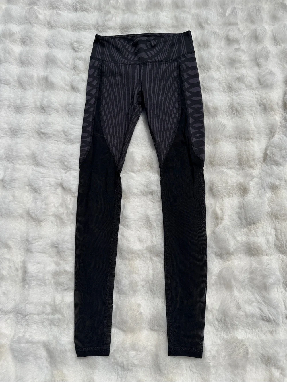Alo yoga goddess leggings with mesh paneling XS